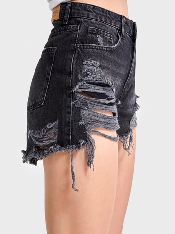 Regular Jean 'Mini Denim Short' IT'S BASIC en noir