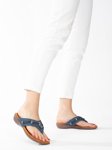 Minnetonka T-Bar Sandals 'Silverthorne360' in Blue