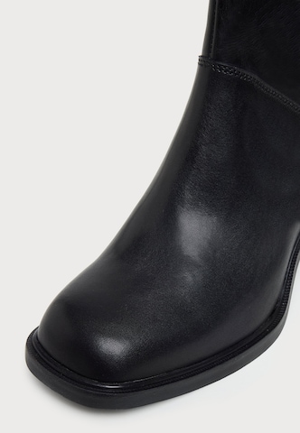 VAGABOND SHOEMAKERS Ankle Boots 'MERYL' in Black: front