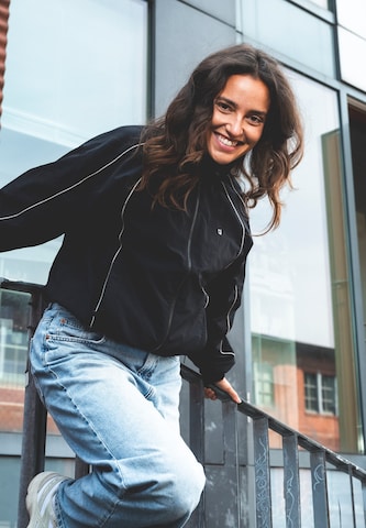 Johnny Urban Trainingsjack 'Tyler' in Zwart: voorkant