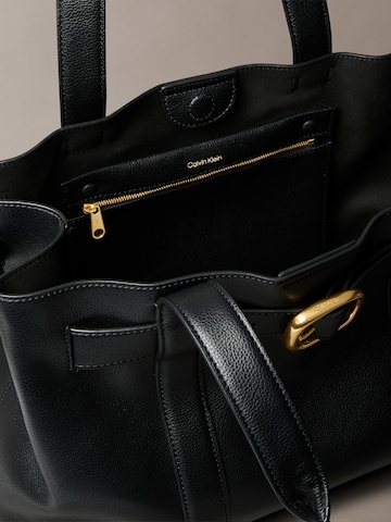 Shopper 'BUCKLE' di Calvin Klein in nero