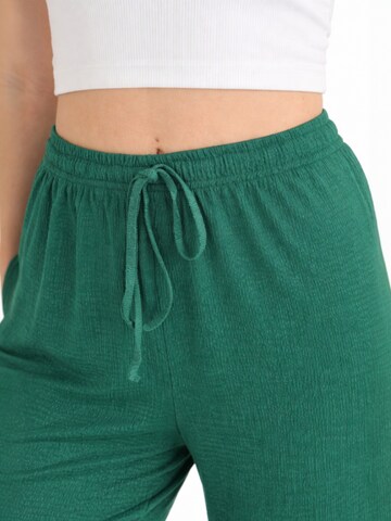 Wide Leg Pantalon 'FLORYN – Palazzohose Crinkle' fashionshowcase en vert