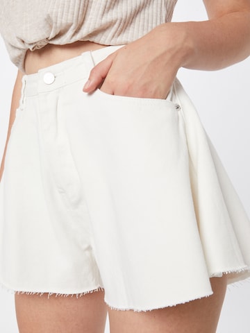 Missguided Loosefit Shorts in Weiß