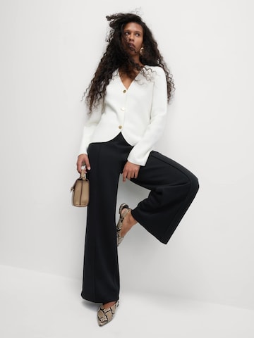 Loosefit Pantaloni di Marks & Spencer in nero