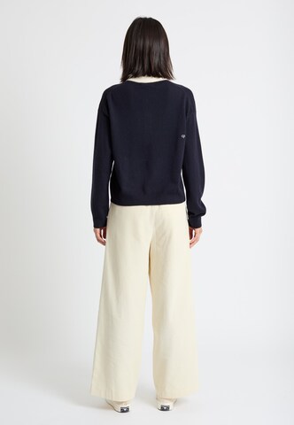 Chinti & Parker Svetr 'Peanuts' – modrá