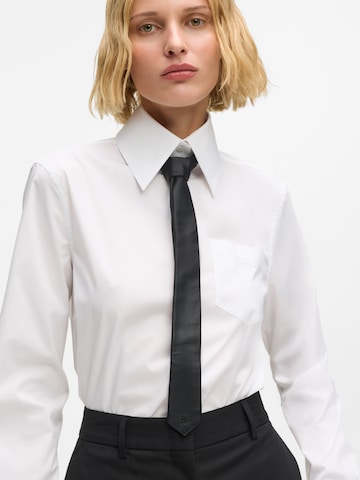 Karl Lagerfeld Šála ' K/Autograph Lederkrawatte ' – černá: přední strana