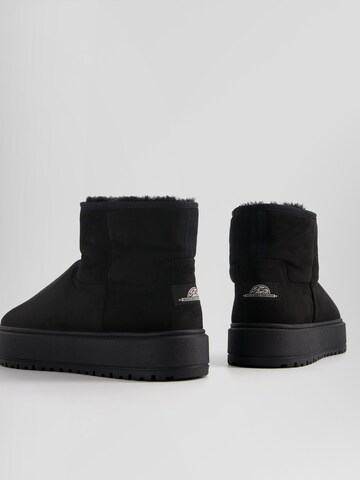 Bershka Boots in Schwarz