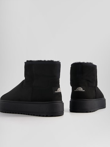 Bershka Boots in Black