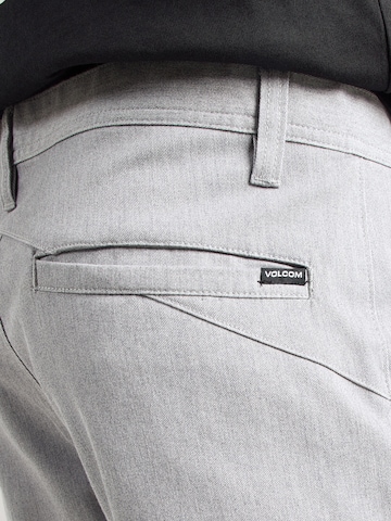 Volcom regular Παντελόνι τσίνο 'FRCKN MDN' σε γκρι