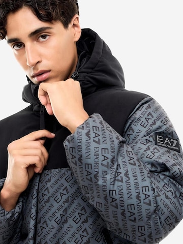 EA7 Emporio Armani - Abrigo de invierno en gris