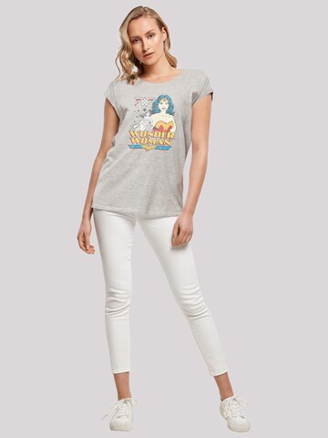 F4NT4STIC - Camiseta 'DC Comics Superhelden Wonder Woman Posing' en gris