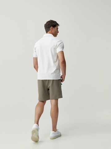 Born Living Yoga Regular Shorts 'Tambo' in Grau