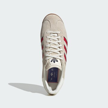 Baskets basses 'Gazelle Manchester United Terrace Icons' ADIDAS ORIGINALS en blanc