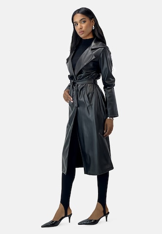 Cappotto di mezza stagione di Elara in nero