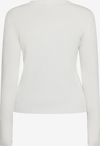RISA Пуловер в бяло