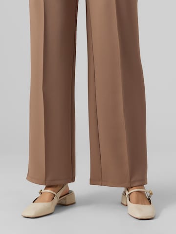 Wide leg Pantaloni con piega frontale 'Panna' di VERO MODA in marrone