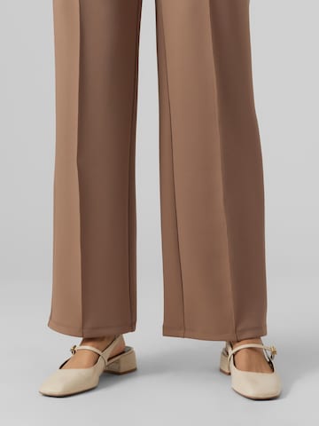 Wide Leg Pantalon à plis 'PANNA' VERO MODA en marron