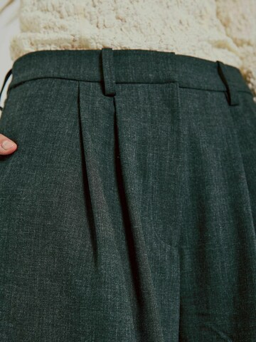 NORR Regular Pants 'Nala' in Grey