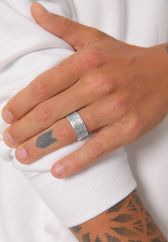 KUZZOI Ring i silver: framsida