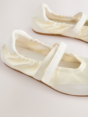 Ballerines à lanières 'Forever Comfort®' Next en blanc