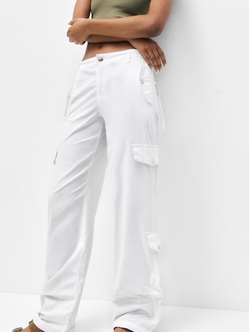 Regular Pantalon cargo Pull&Bear en blanc