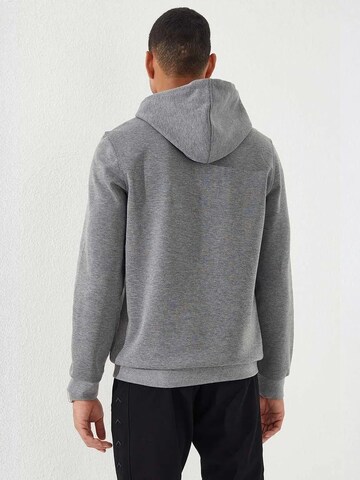 Tommy Life Sweatshirt in Grey