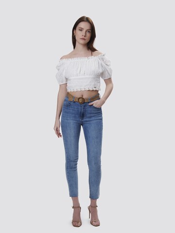 Skinny Jeans di Influencer in blu