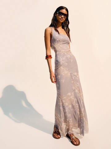 Bershka Evening dress in Grey: front