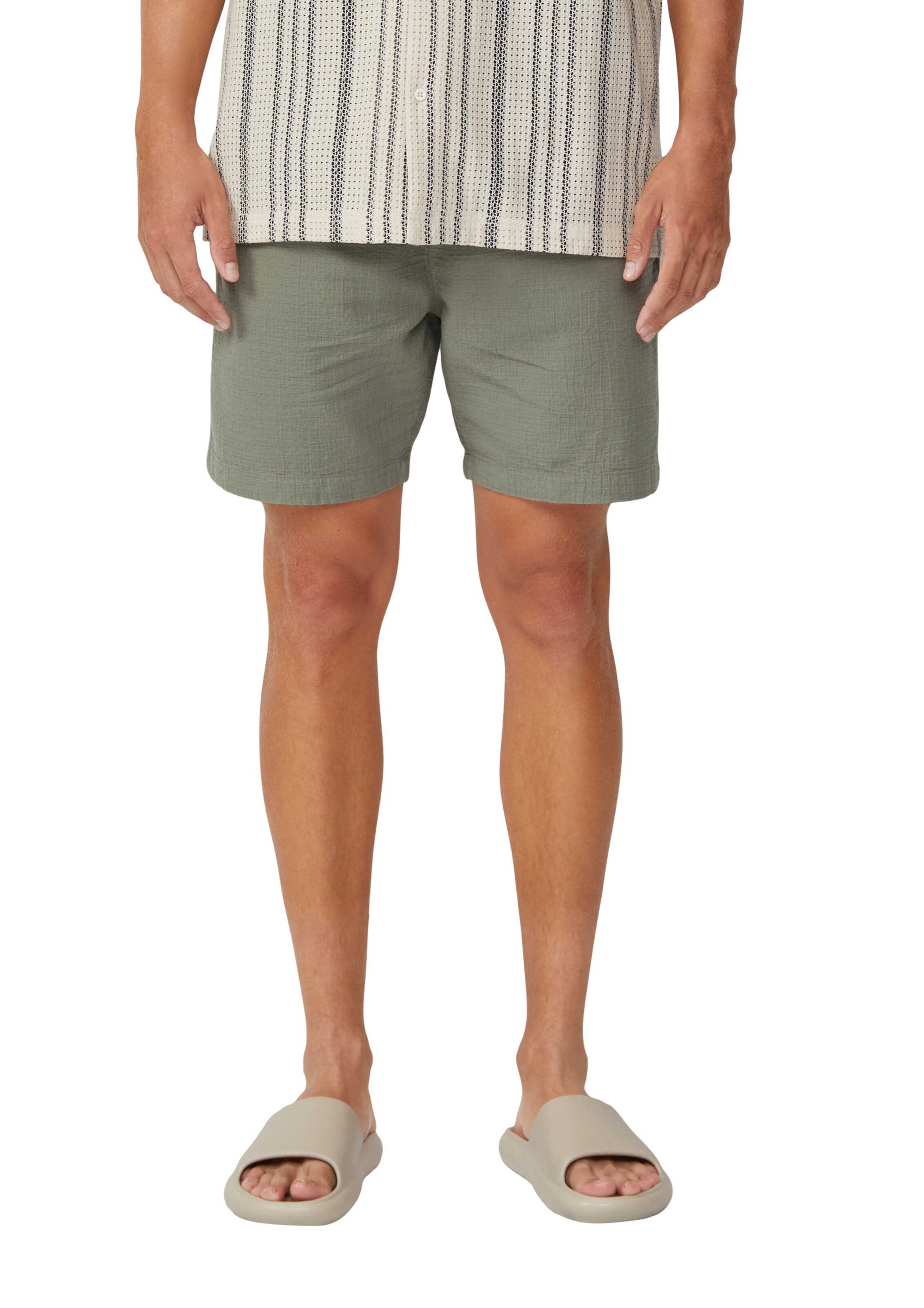 QS Regular Pants in Green: front