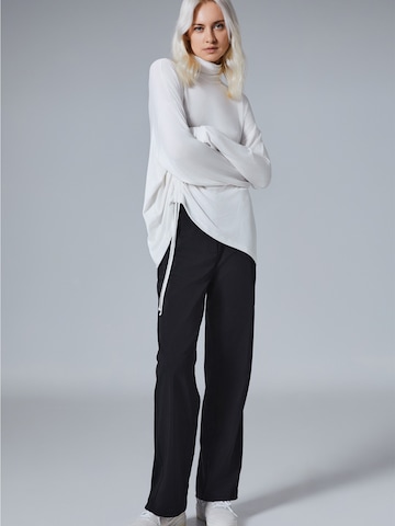 4TAILORS Paita 'Charlene' värissä valkoinen