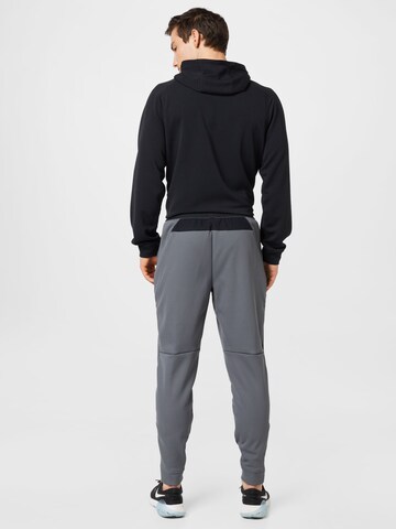 Effilé Pantalon de sport NIKE en gris