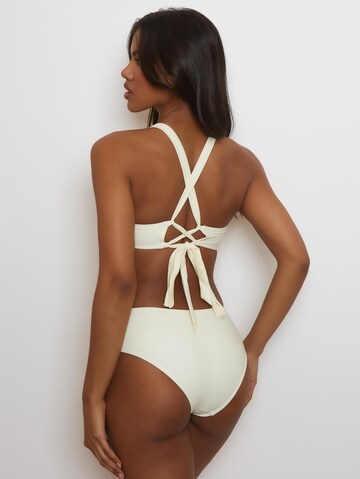 Moda Minx Trikotni nedrčki Bikini zgornji del 'Amour Knot' | bela barva