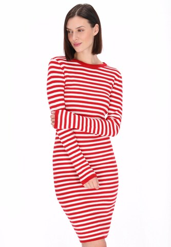 usha BLUE LABEL - Vestido de punto en rojo: frente