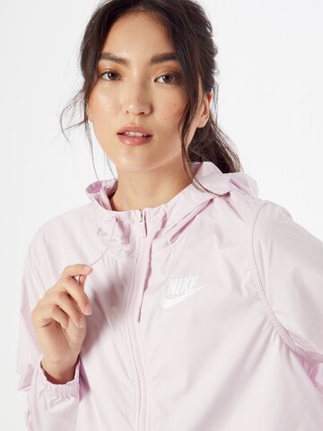 Nike Sportswear - Chaqueta de entretiempo en rosa