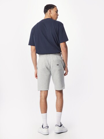 Superdry Regular Shorts in Grau