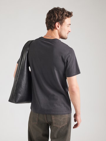 LEVI'S ® T-Shirt 'Classic Graphic Tee' in Grau