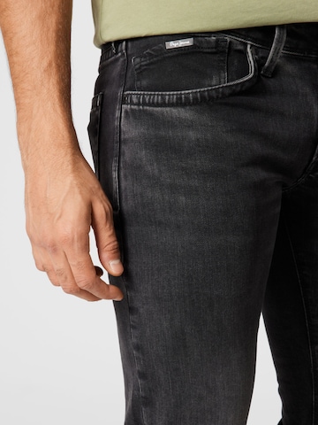 Coupe slim Jean 'HATCH' Pepe Jeans en noir