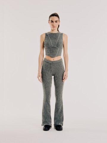 Flared Pantaloni 'Kira' di OUT OF ORBIT in grigio: frontale
