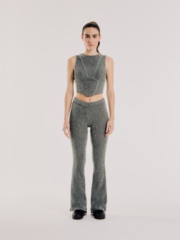 évasé Pantalon 'Kira' OUT OF ORBIT en gris : devant