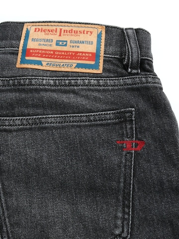 Coupe slim Jean 'D-STRUKT' DIESEL en noir