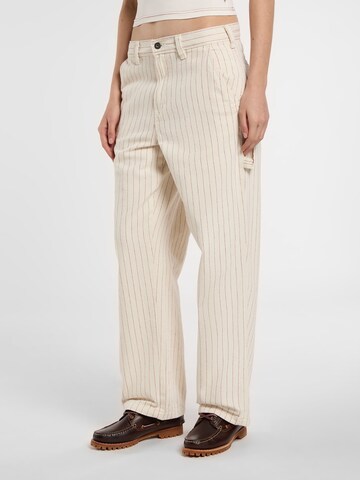 DICKIES Szabványos Nadrág 'SERVICE CARPENTER PANT' - fehér