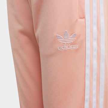 ADIDAS ORIGINALS Tapered Sporthose in Pink