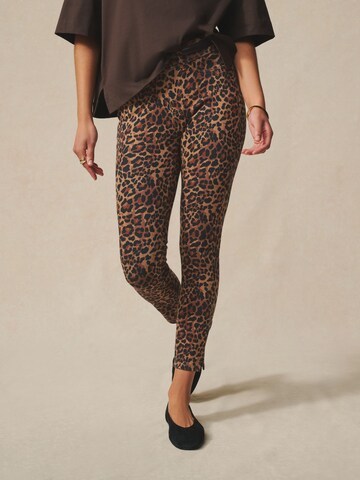 NextSkinny Traper tajice - smeđa boja: prednji dio