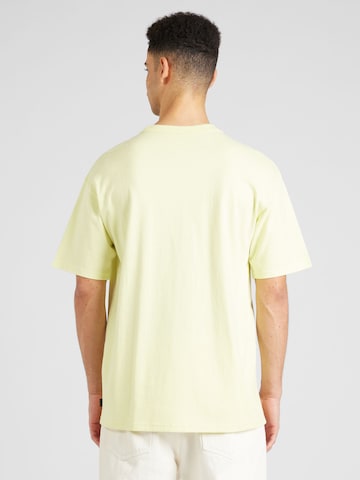 Nike Sportswear - Camisa 'ESSNTL' em amarelo