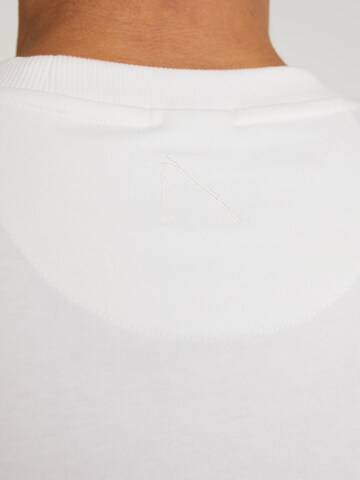 CHASIN' T-Shirt 'Davie' in Weiß
