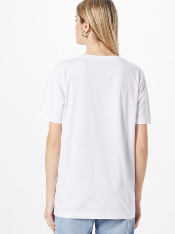 Tricou 'Vampire' de la MAKIA pe alb