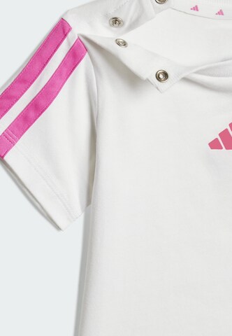 Completo per l'allenamento 'Essentials' di ADIDAS SPORTSWEAR in bianco