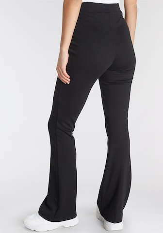 LAURA SCOTT Bootcut Hose in Schwarz