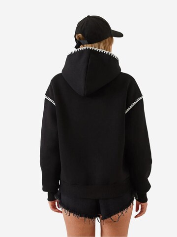 Bianco Lucci Sweatshirt in Schwarz