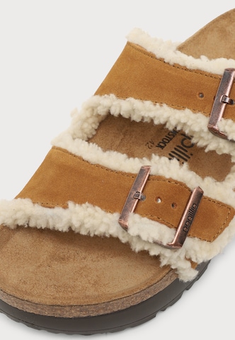 BIRKENSTOCK Pantofle 'Arizona' – hnědá